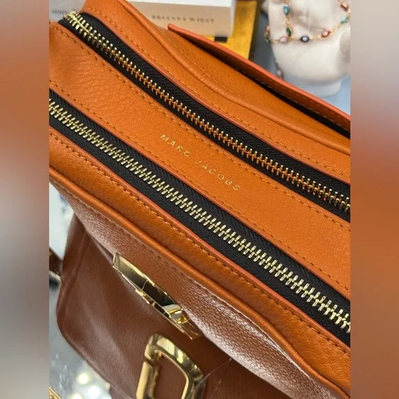 🆕 MARC JACOBS 🧿 NWOT The Softshot 21 Textured Sling Crossbody Bag, Orange - Picture 4 of 13